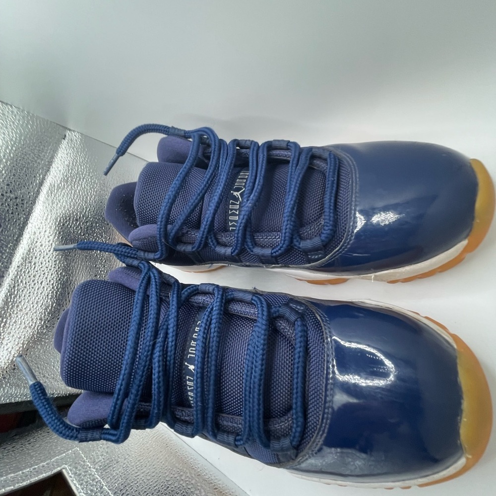 Jordan 11 Navy Gum